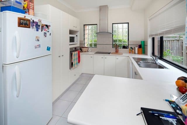 10 'Burleigh Village', 16 Gardendale Crescent, BURLEIGH WATERS QLD 4220, Burleigh Waters - Thumbnail 5