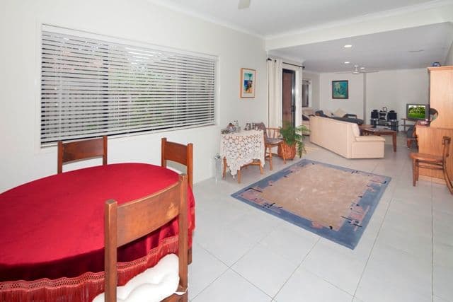 10 'Burleigh Village', 16 Gardendale Crescent, BURLEIGH WATERS QLD 4220, Burleigh Waters - Thumbnail 6