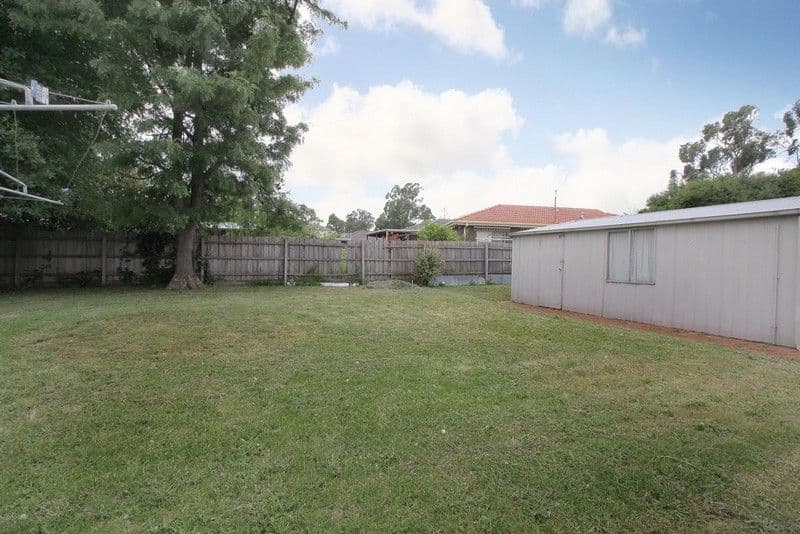 33 Deschamp Crescent, ROWVILLE VIC 3178, Rowville - Thumbnail 2