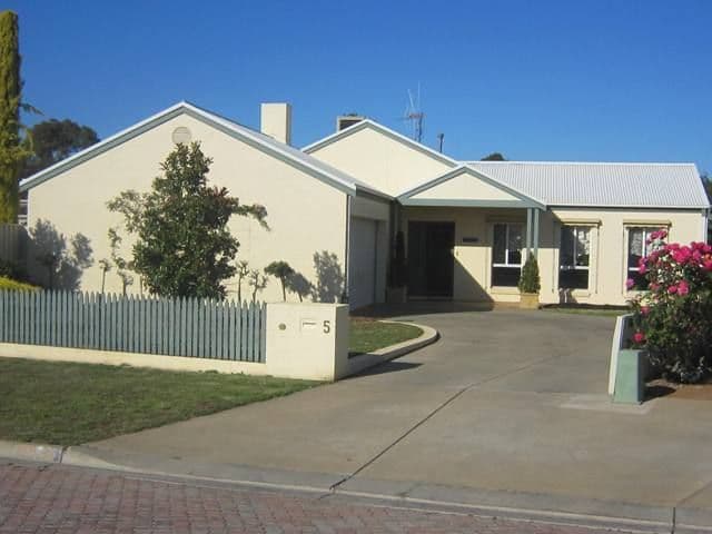 5 Julia Court, MOAMA NSW 2731, Moama - Image 1