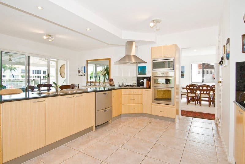 27 Nirvana Court, RUNAWAY BAY QLD 4216, Runaway Bay - Thumbnail 3
