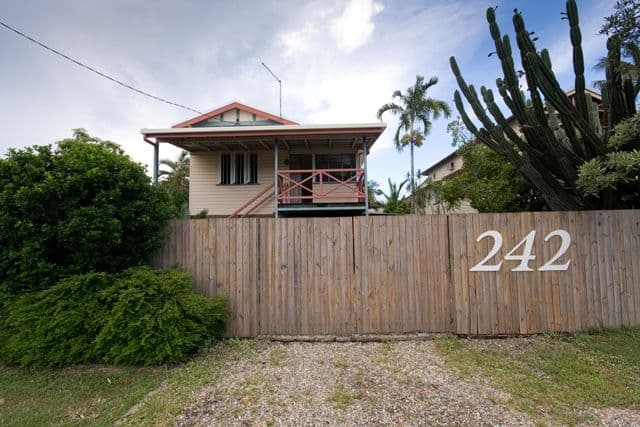 242 Spence Street, BUNGALOW QLD 4870, Bungalow - Thumbnail 2