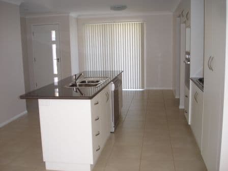 52B  Llewellyn Street, CENTENARY HEIGHTS QLD 4350, Centenary Heights - Thumbnail 2