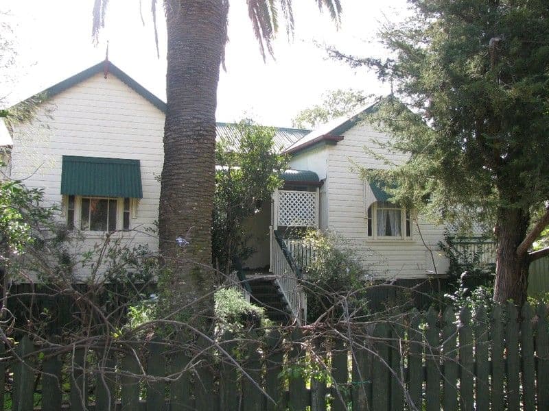8 New England Highway, CROWS NEST QLD 4355, Crows Nest - Thumbnail 2
