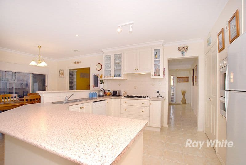 6 Carrum Close, BERWICK VIC 3806, Berwick - Thumbnail 8