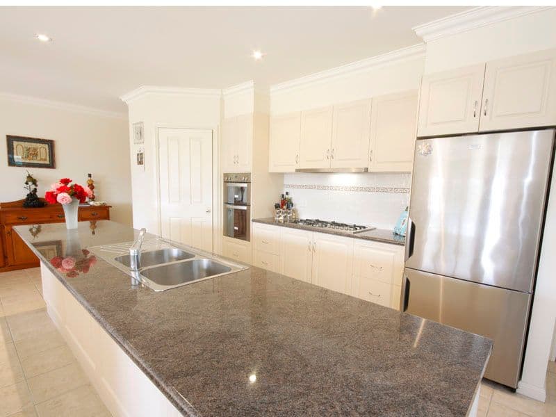 65 Willesden Drive, WAURN PONDS VIC 3216, Waurn Ponds - Thumbnail 3