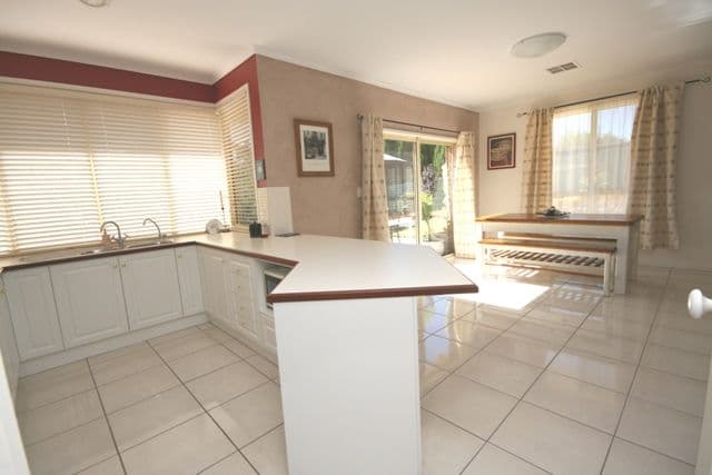 10 Rocky Glen Court, CLARE SA 5453, Clare - Thumbnail 4
