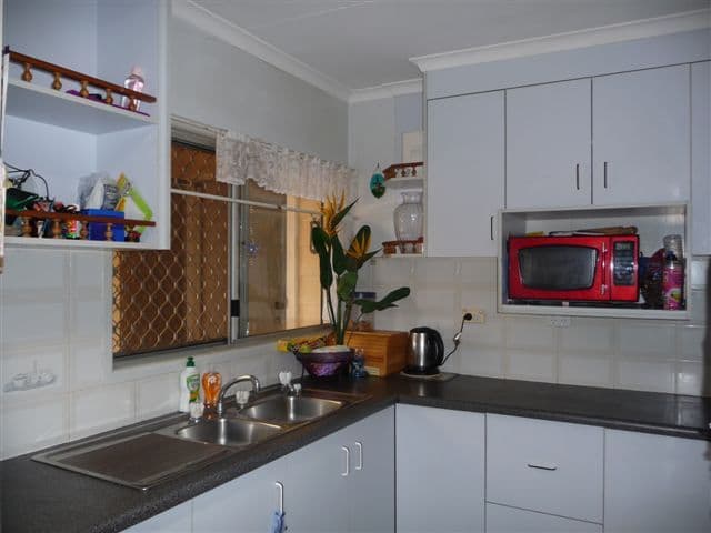 12 McLeish Street, HARRISTOWN QLD 4350, Harristown - Thumbnail 3
