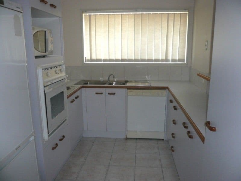 97 Edmund Rice Drive, SOUTHPORT QLD 4215, Southport - Thumbnail 2