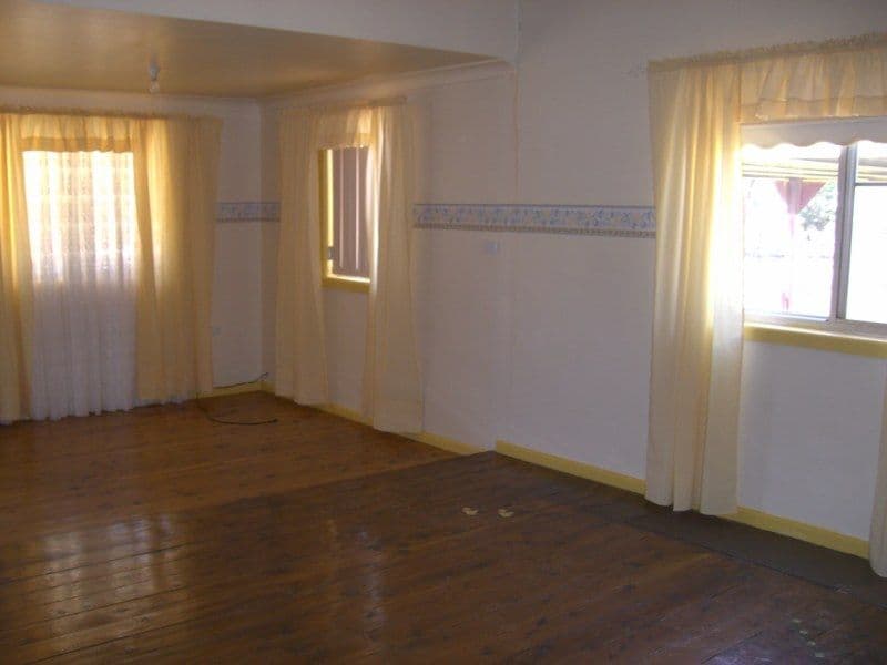 4 Hay Street, CONDOBOLIN NSW 2877, Condobolin - Thumbnail 4