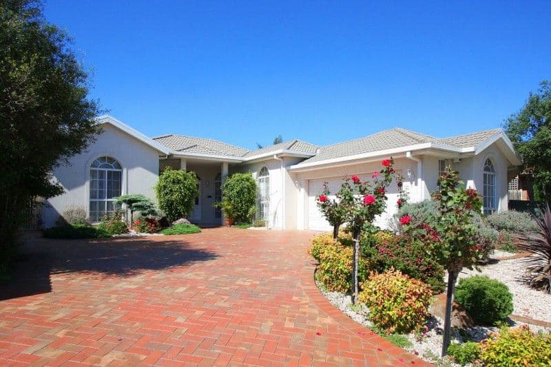 22 Australia Drive, TAYLORS LAKES VIC 3038, Taylors Lakes - Thumbnail 2