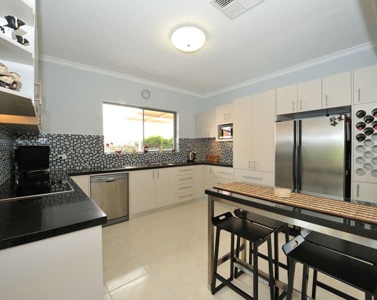 45 Donald Drive, SAFETY BAY WA 6169, Safety Bay - Thumbnail 2
