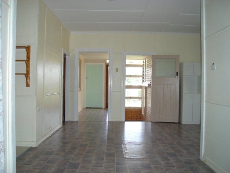 206 Glebe Road, BOOVAL QLD 4304, Booval - Thumbnail 5