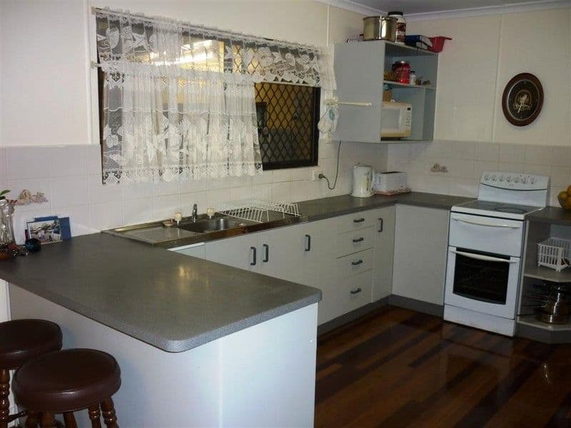 76 Limpus Street, URANGAN QLD 4655, Urangan - Thumbnail 5