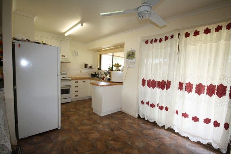 7 Charles Street, MUNDUBBERA QLD 4626, Mundubbera - Thumbnail 2