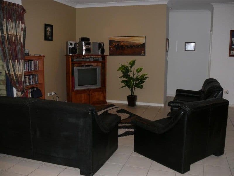 13 Bottlebrush Street, KAWUNGAN QLD 4655, Kawungan - Thumbnail 8