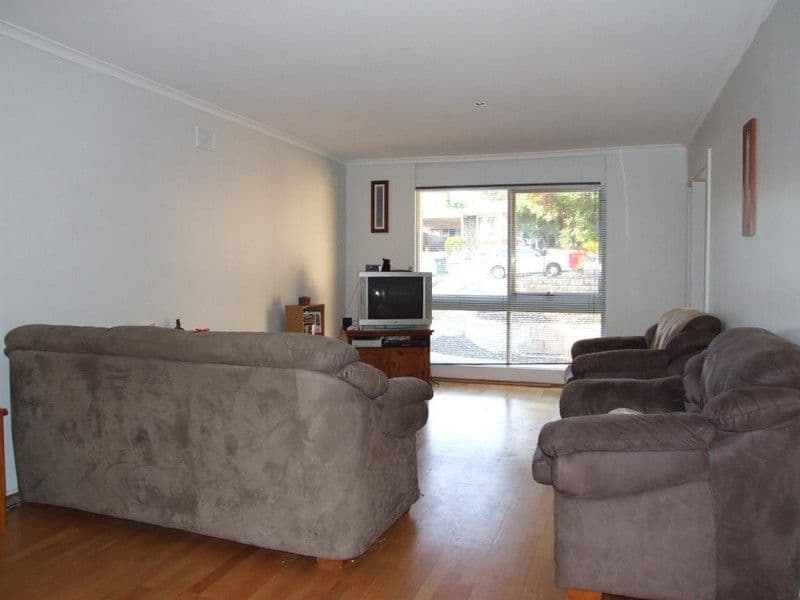 9 Roycroft Avenue, GULFVIEW HEIGHTS SA 5096, Gulfview Heights - Thumbnail 2
