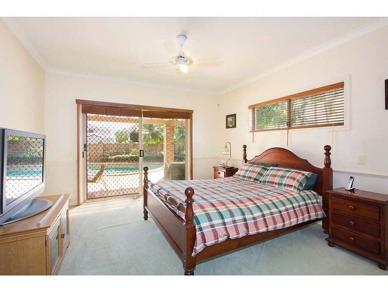 33 Santabelle Crescent, CLEAR ISLAND WATERS QLD 4226, Clear Island Waters - Thumbnail 7