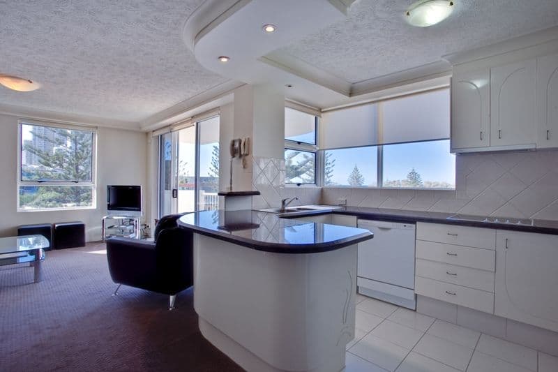 501 'Ritz on the Beach', 8 Philip Avenue, BROADBEACH QLD 4218, Broadbeach - Thumbnail 3