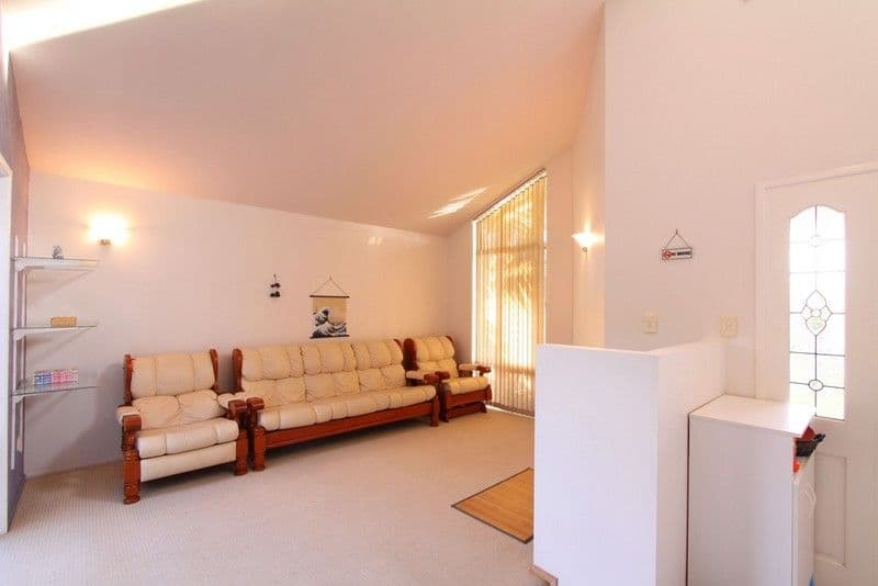 9 Samantha Court, AVENELL HEIGHTS QLD 4670, Avenell Heights - Thumbnail 5