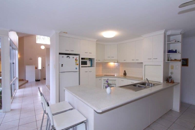 9 Samantha Court, AVENELL HEIGHTS QLD 4670, Avenell Heights - Thumbnail 7