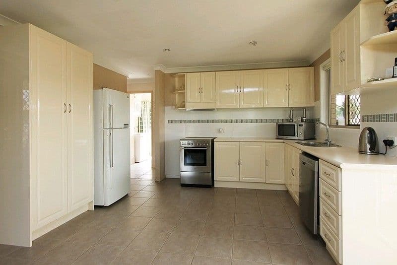 11 Davlyn Drive, ANDERGROVE QLD 4740, Andergrove - Thumbnail 2