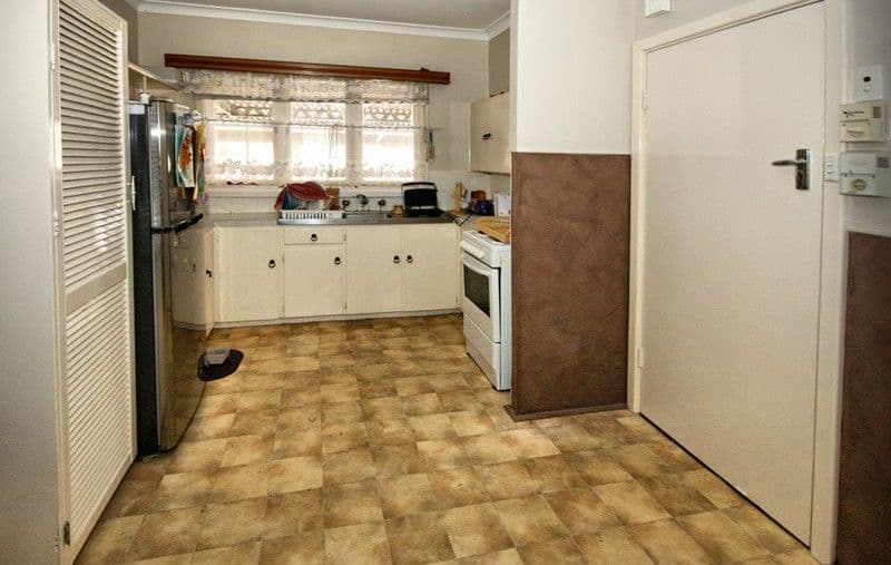 20 Fernhurst Crescent, BALGA WA 6061, Balga - Thumbnail 3