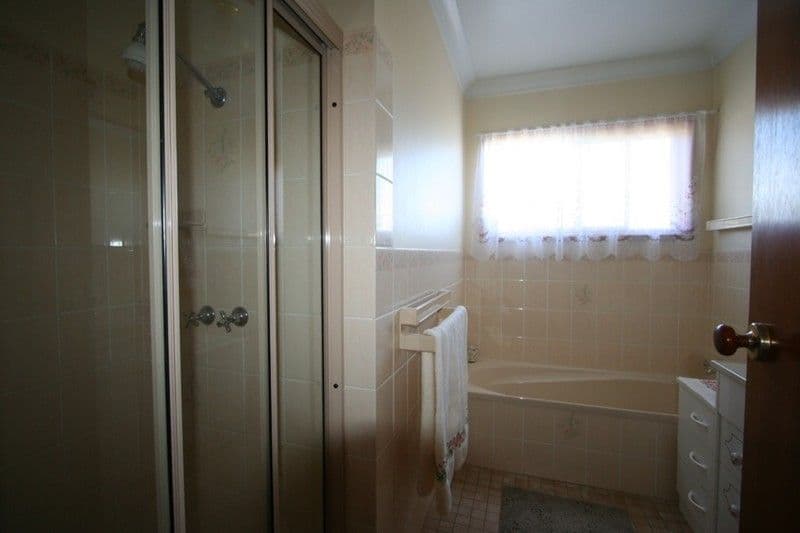 1 Roos Road, TENTERFIELD NSW 2372, Tenterfield - Thumbnail 8