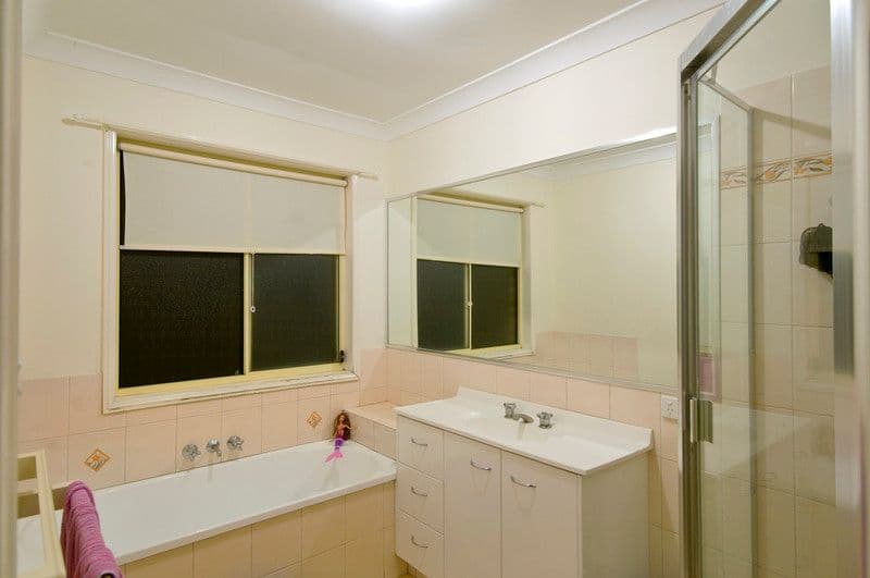 7 Tipuana Drive, ELANORA QLD 4221, Elanora - Thumbnail 4