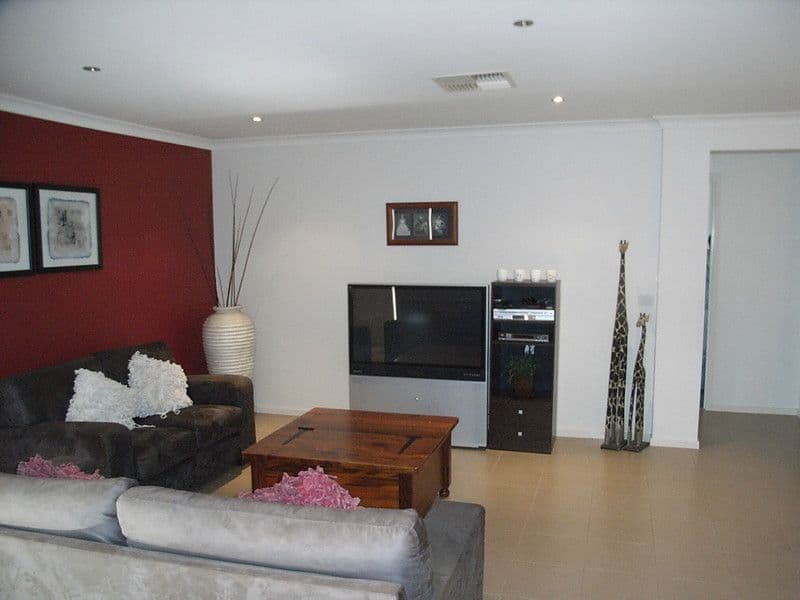 8 Elm Street, ECHUCA VIC 3564, Echuca - Thumbnail 7
