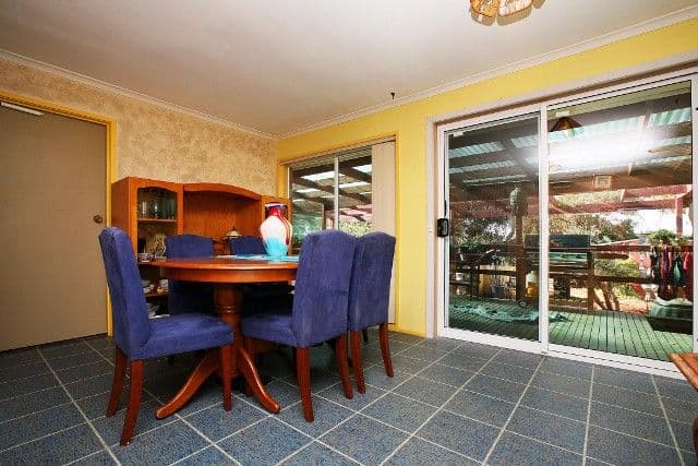 6 Narong Place, KEILOR DOWNS VIC 3038, Keilor Downs - Thumbnail 3