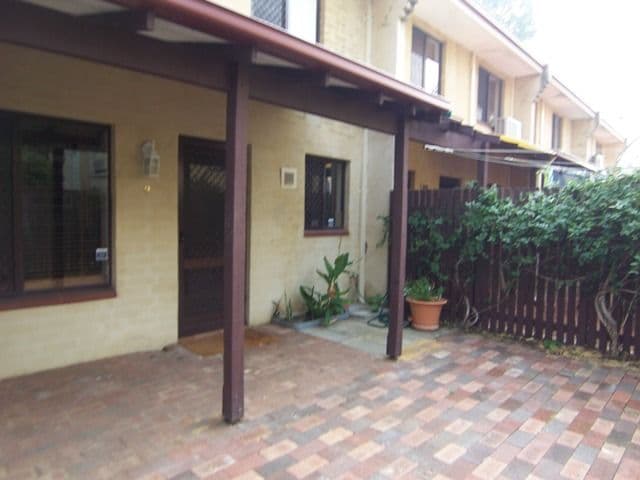 33 Farina Drive, YOKINE WA 6060, Yokine - Thumbnail 3