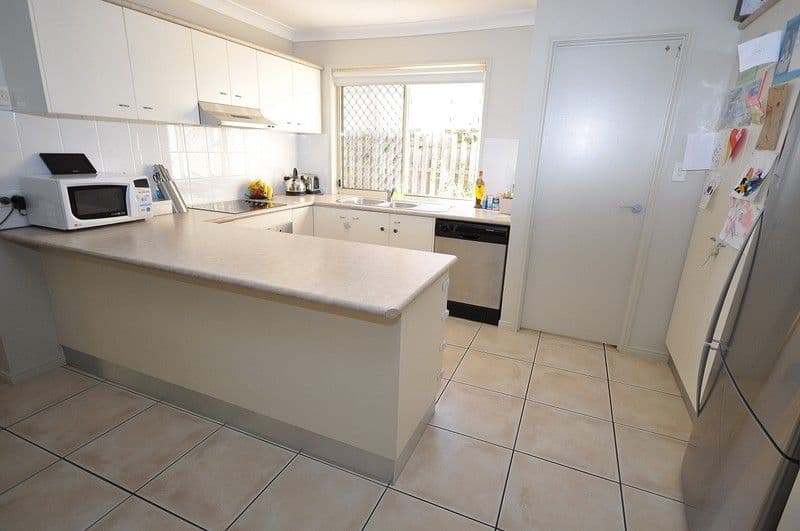 95 Arundel Drive, ARUNDEL QLD 4214, Arundel - Thumbnail 2