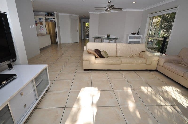 95 Arundel Drive, ARUNDEL QLD 4214, Arundel - Thumbnail 6