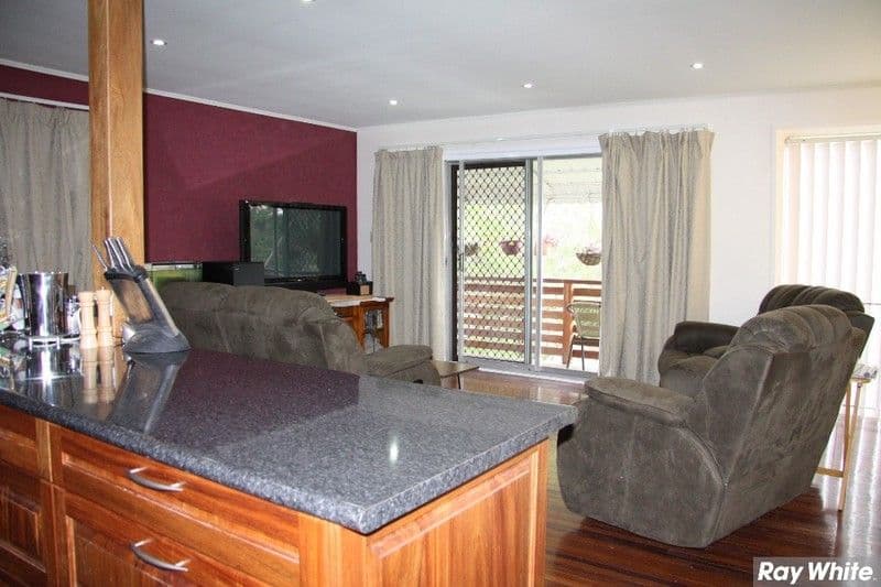 11 Hovea Street, EVERTON HILLS QLD 4053, Everton Hills - Thumbnail 2