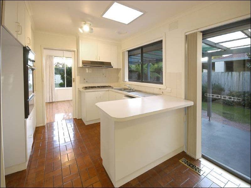 12 Excalibur Avenue, GLEN WAVERLEY VIC 3150, Glen Waverley - Thumbnail 2