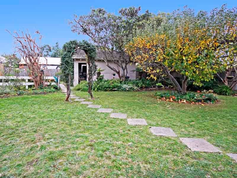 8 Sydenham Avenue, MANIFOLD HEIGHTS VIC 3218, Manifold Heights - Thumbnail 4