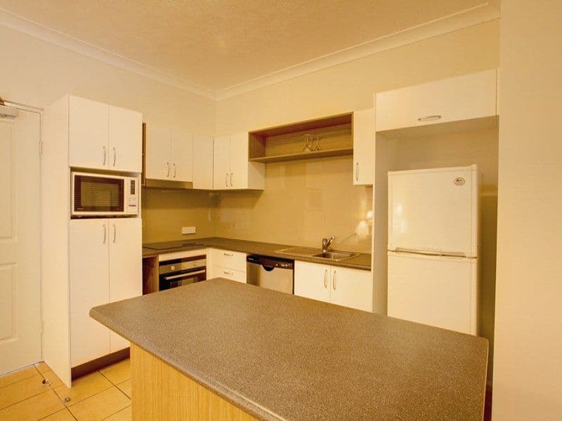 59 The Strand Park Hotel, NORTH WARD QLD 4810, North Ward - Thumbnail 2