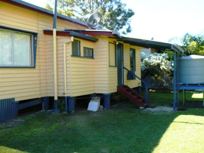 207 Torquay Terrace, TORQUAY QLD 4655, Torquay - Thumbnail 2