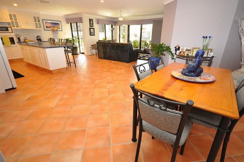 5 Orpington Court, ARUNDEL QLD 4214, Arundel - Thumbnail 2