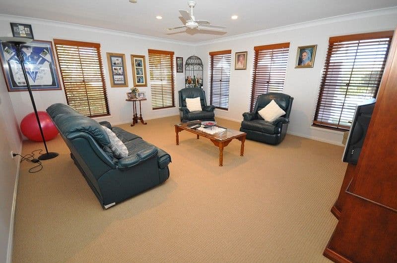 5 Orpington Court, ARUNDEL QLD 4214, Arundel - Thumbnail 3