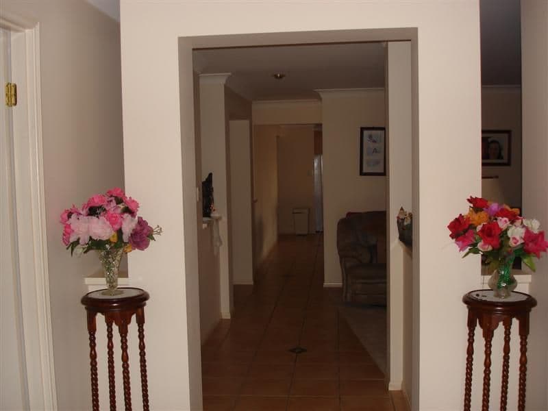 10 Manor Drive, WELLINGTON POINT QLD 4160, Wellington Point - Thumbnail 2