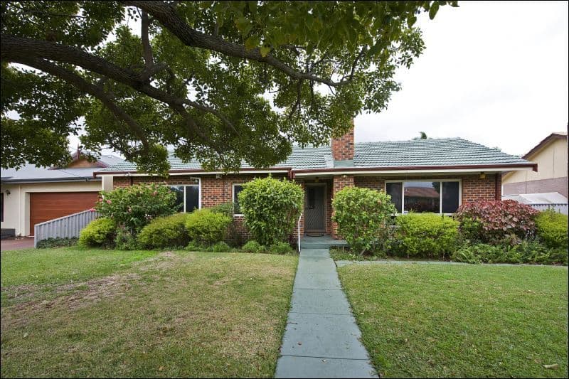 27 Oakland Avenue, CLOVERDALE WA 6105, Cloverdale - Image 1