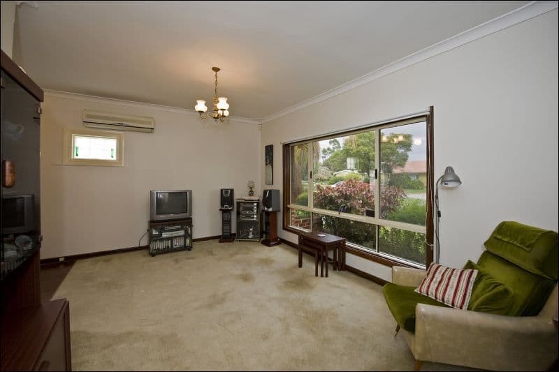 27 Oakland Avenue, CLOVERDALE WA 6105, Cloverdale - Thumbnail 3