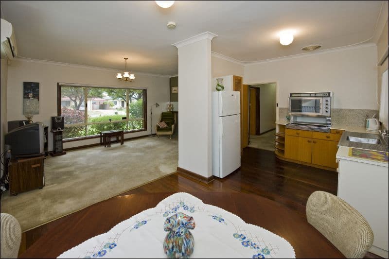 27 Oakland Avenue, CLOVERDALE WA 6105, Cloverdale - Thumbnail 2