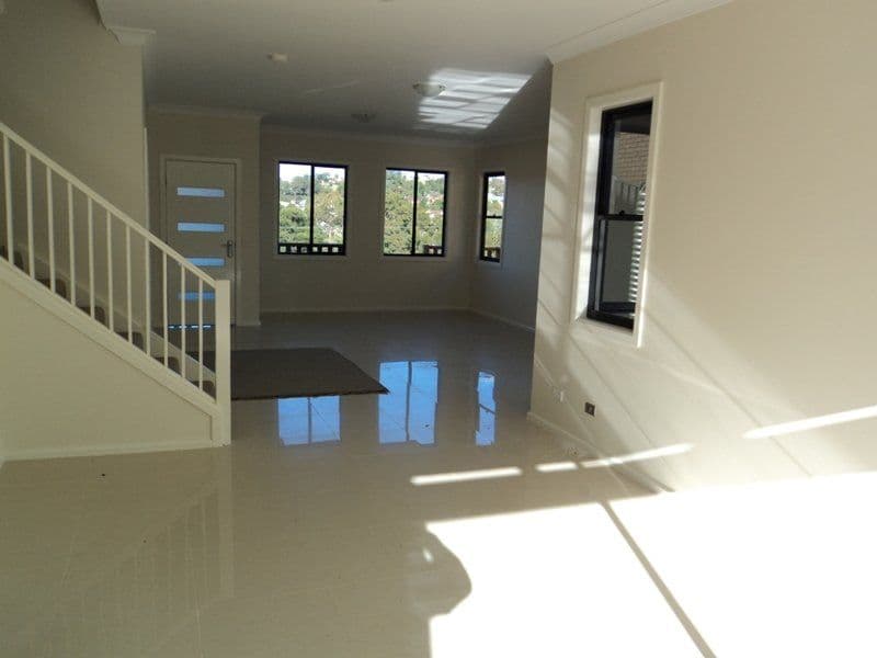 32 Bruce Street, UNANDERRA NSW 2526, Unanderra - Thumbnail 2