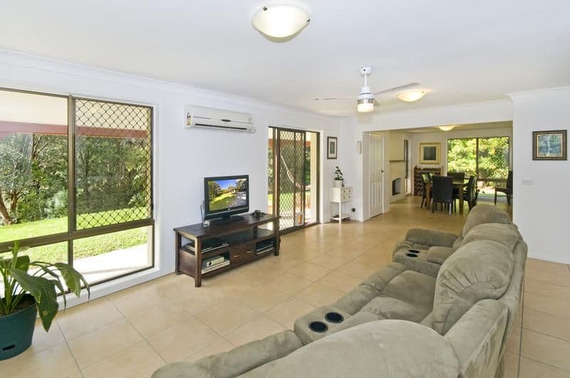 11 Evergreen Drive, ELANORA QLD 4221, Elanora - Thumbnail 3