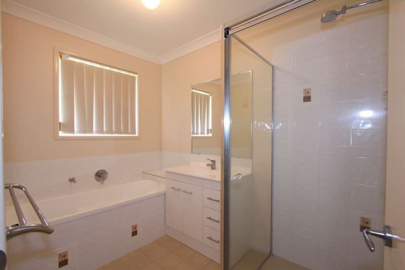 33 Loeskow Street, BUNDABERG NORTH QLD 4670, Bundaberg North - Thumbnail 3