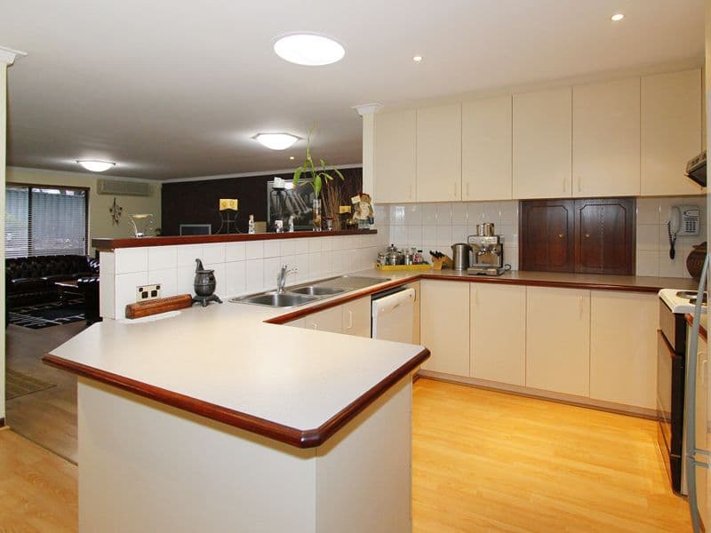 4 Hillside Grove, BALLAJURA WA 6066, Ballajura - Thumbnail 6