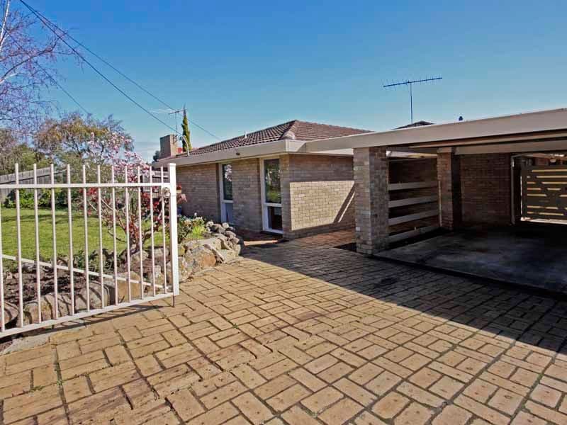 8 Dublin Drive, GROVEDALE VIC 3216, Grovedale - Thumbnail 2